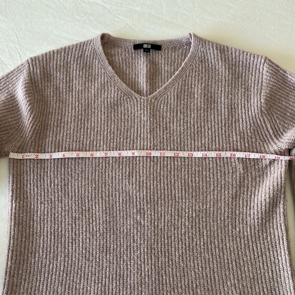 Uniqlo V-Neck Wool Blend Sweater - Dusty Pink/Tan Long Sleeve Pullover Small - Picture 3 of 7